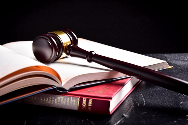 法律 (图片来源图虫:已授站长之家使用) 法律