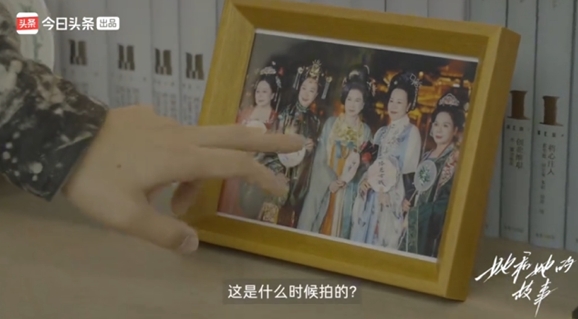 董明珠办公室细节揭秘：去年汉服照成亮点