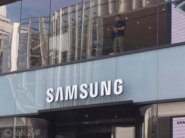 三星三折叠新机即将亮相，预计10月正式发布引领科技潮流